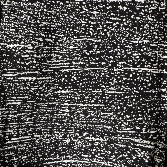 LULULEMON Pace perfect 7/8 Highrise leggings in air time black white Size 6 - Picture 7 of 7